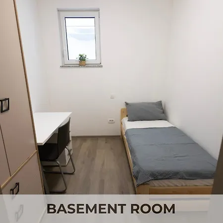 Basement - Close To Ring Hotel
