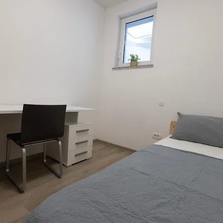 Basement - Close To Ring Hotel